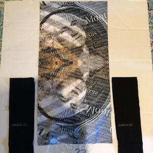 Neck gaiter with matching arm sleeves